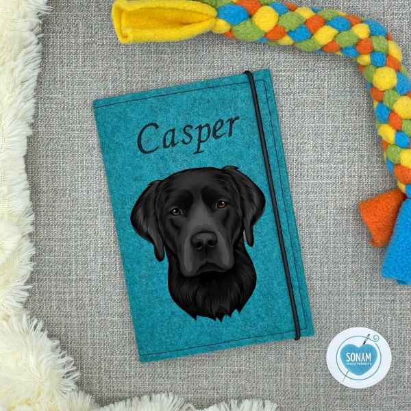 Designbeispiel der Impfpasshülle türkis meliert für die Hunderasse Labrador schwarz